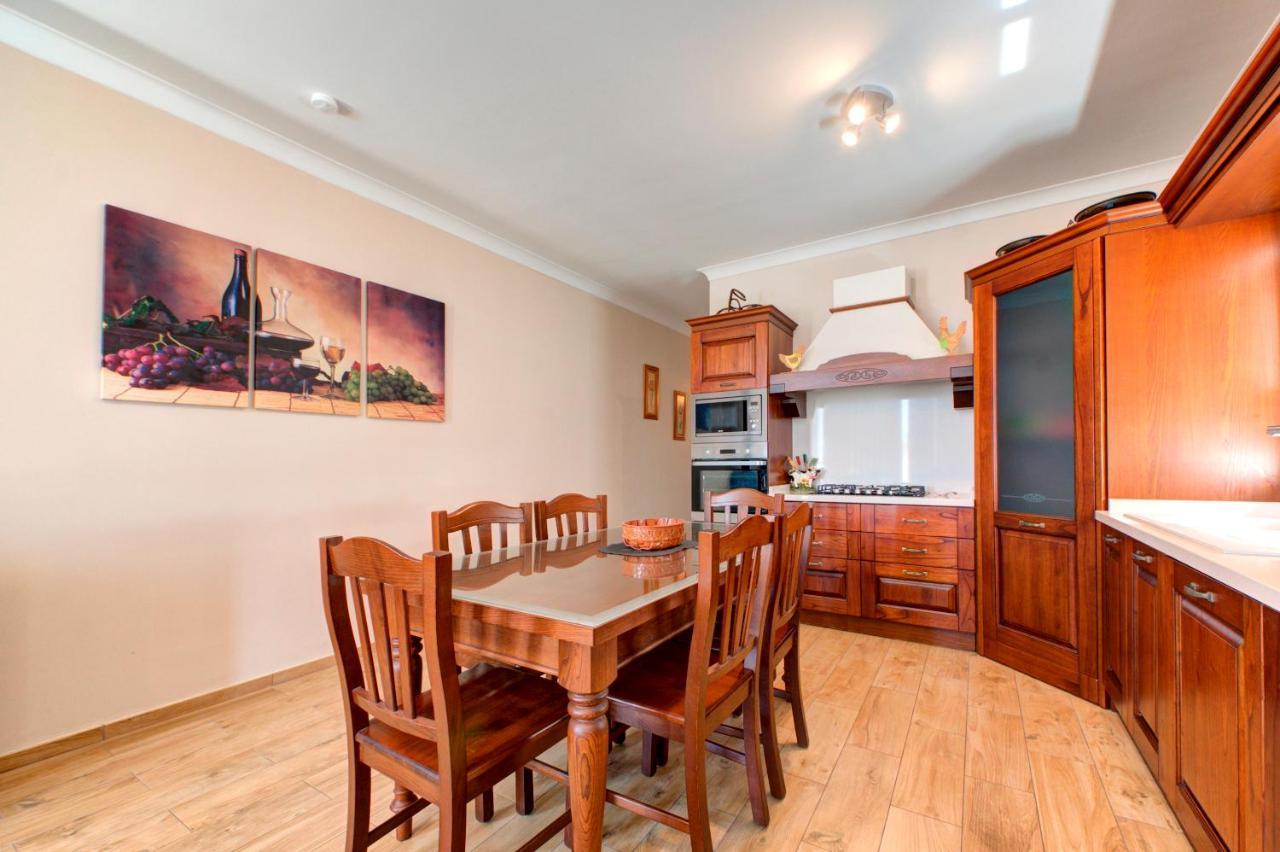 Modern Seaside 2 BR APT w Spectacular Views St. Paul's Bay Exterior foto