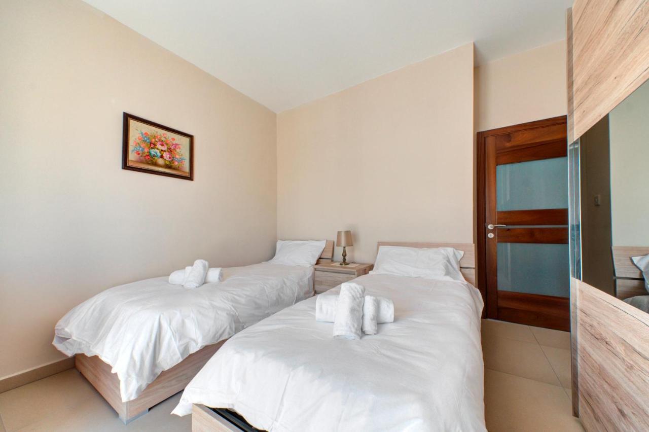 Modern Seaside 2 BR APT w Spectacular Views St. Paul's Bay Exterior foto