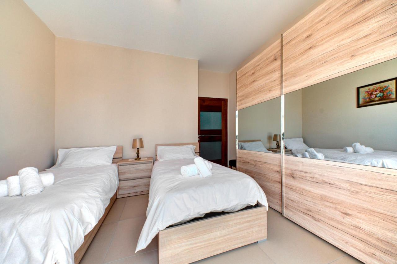 Modern Seaside 2 BR APT w Spectacular Views St. Paul's Bay Exterior foto