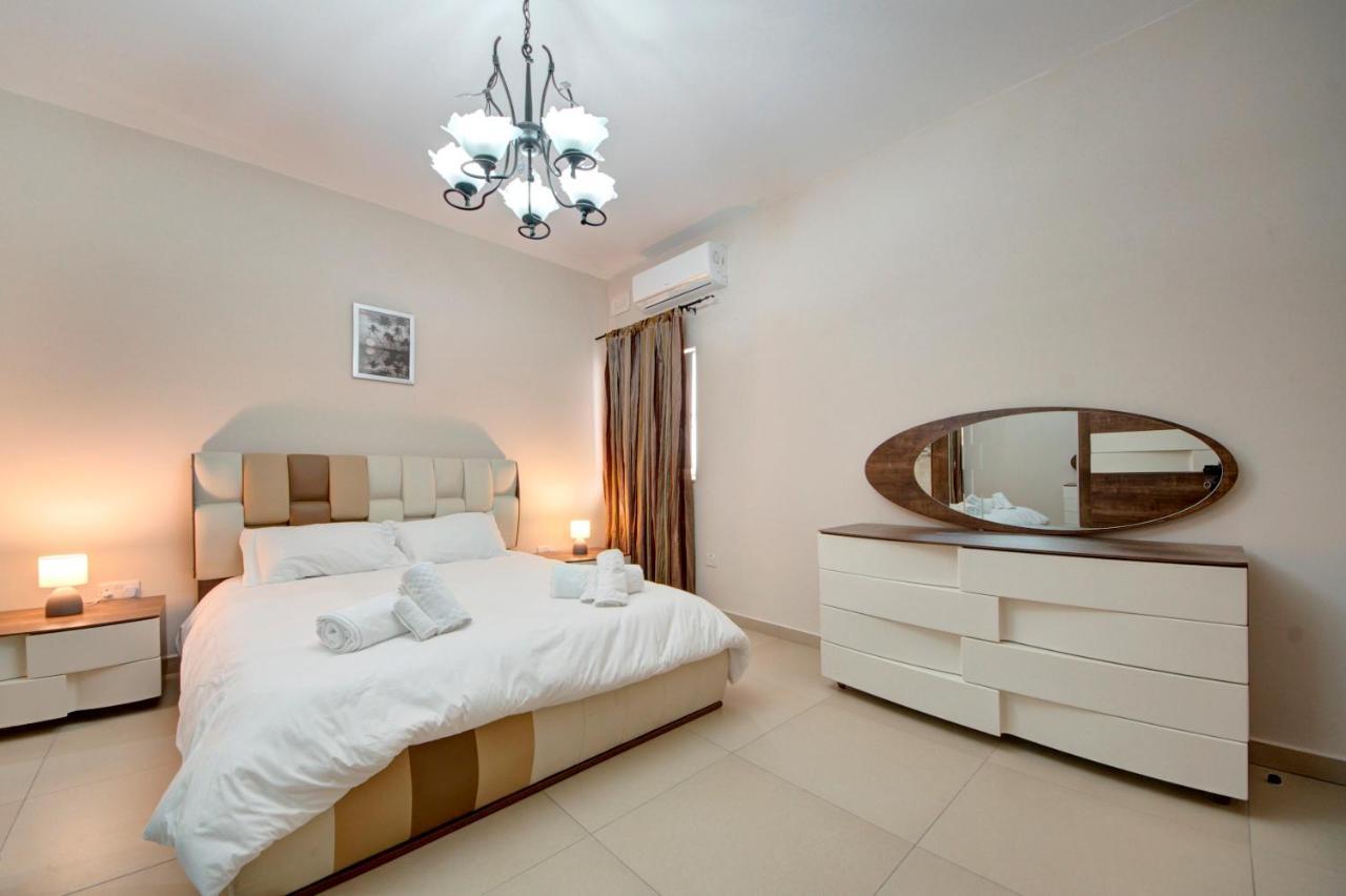 Modern Seaside 2 BR APT w Spectacular Views St. Paul's Bay Exterior foto