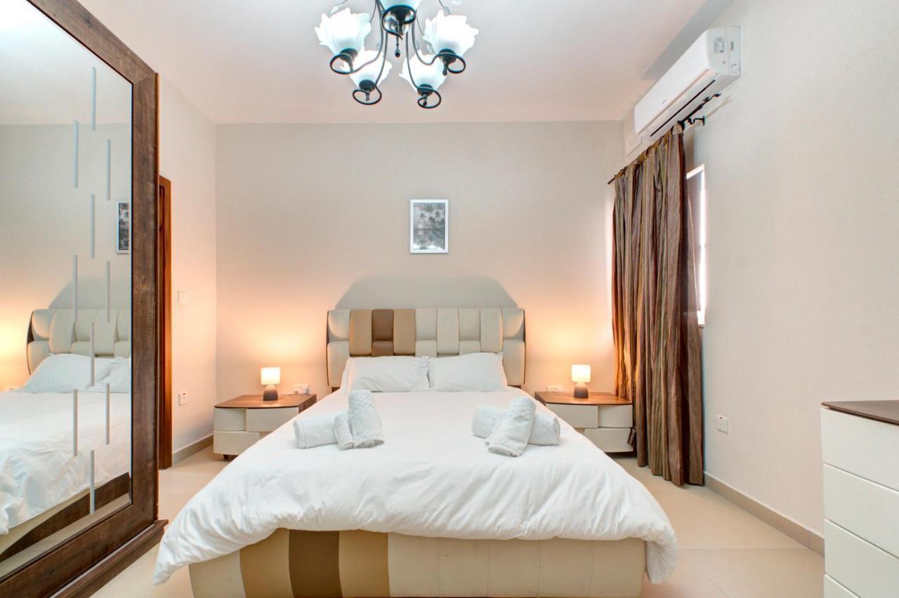 Modern Seaside 2 BR APT w Spectacular Views St. Paul's Bay Exterior foto